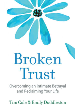 Libro Broken Trust <span> Tim Cole/Emily Duddleston </span> - KusiBooks