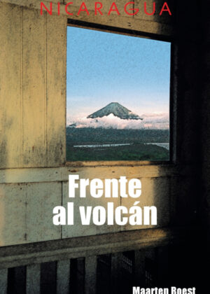 Libro Frente al volcán <span> Maarten Roest </span> - KusiBooks